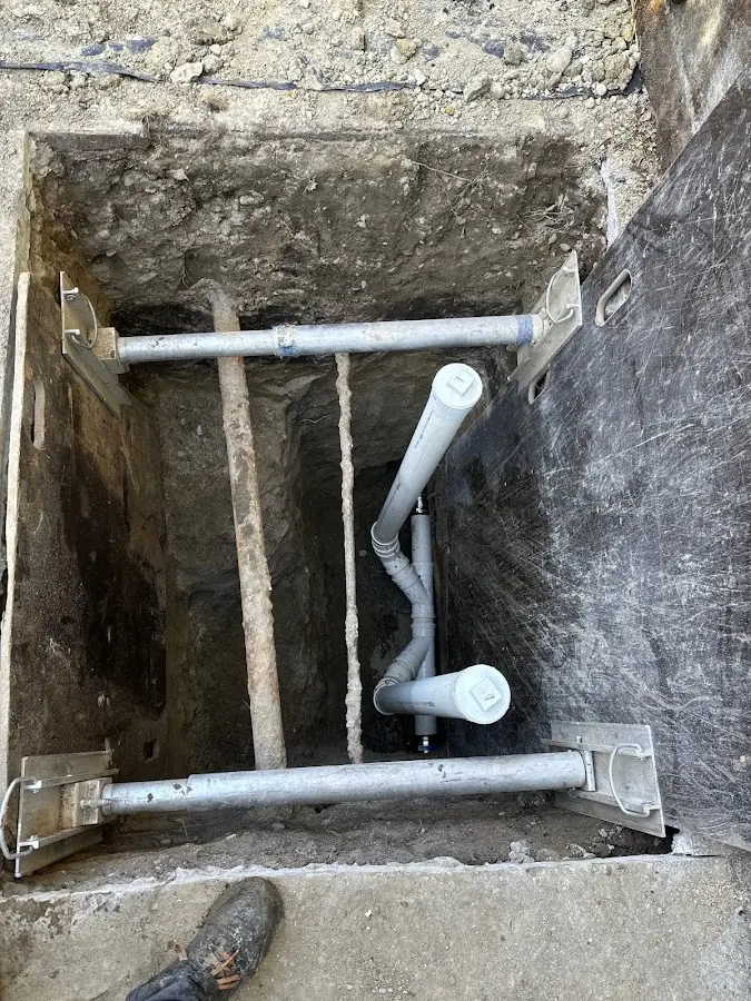 Experienced plumber completing Drain Cleaning work in La Puente